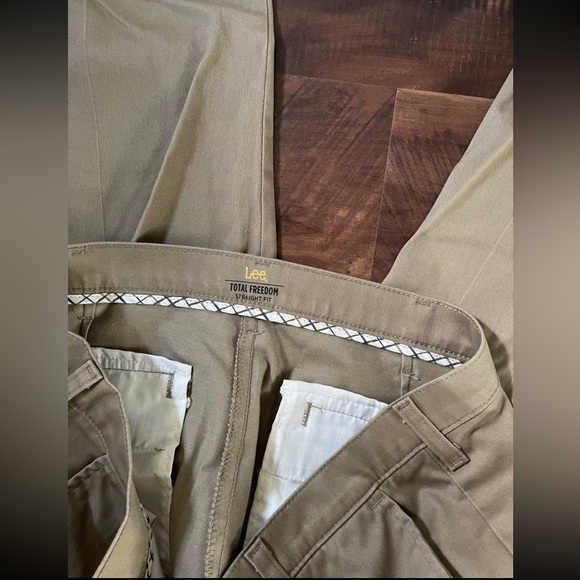 Mens Lee total freedom khaki’s 36x30 - Picture 2 of 3
